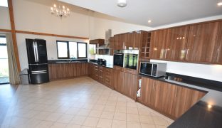 Martham - 6 Bedroom Detached house