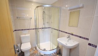 Martham - 6 Bedroom Detached house