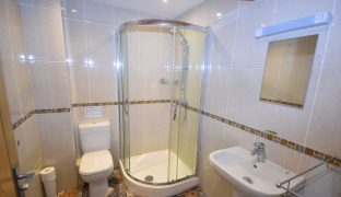 Martham - 6 Bedroom Detached house