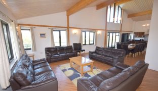 Martham - 6 Bedroom Detached house