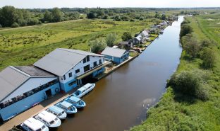 Martham - 6 Bedroom Detached house