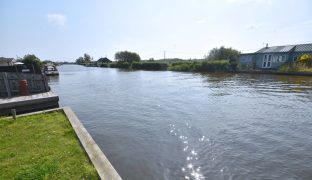 Potter Heigham - 2 Bedroom Detached bungalow