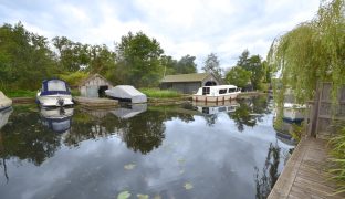 Hoveton - 4 Bedroom detached house