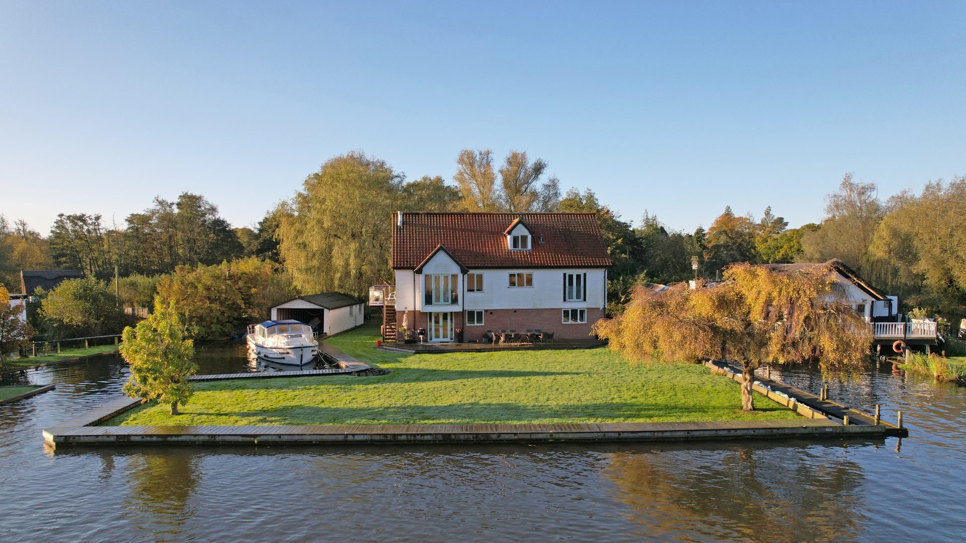 6 Bed Detached House Wroxham Waterside Estate Agents 6 Bed Detached House Wroxham Waterside Estate Agents