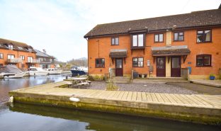 Horning - 2 Bedroom End town house