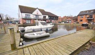 Horning - 2 Bedroom End town house