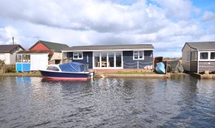 Potter Heigham - 2 Bedroom Detached bungalow