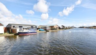 Potter Heigham - 2 Bedroom Detached bungalow