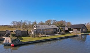 Repps with Bastwick - 3 Bedroom detached bungalow
