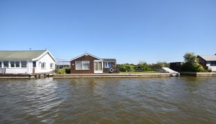 Repps with Bastwick - 2 Bedroom Detached bungalow