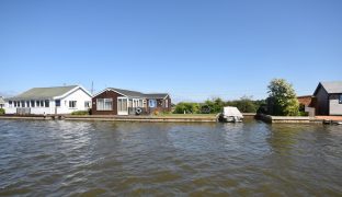 Repps with Bastwick - 2 Bedroom Detached bungalow