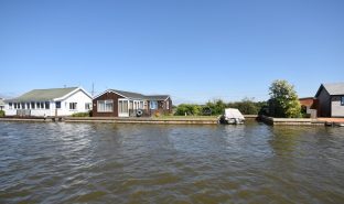 Repps with Bastwick - 2 Bedroom Detached bungalow