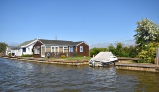 Repps with Bastwick - 2 Bedroom Detached bungalow