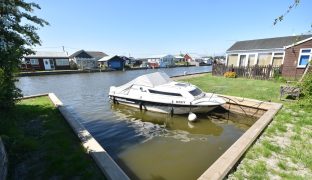 Repps with Bastwick - 2 Bedroom Detached bungalow
