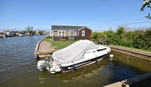 Repps with Bastwick - 2 Bedroom Detached bungalow