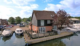 NR12 8TH - 4 Bedroom Semi-detached house