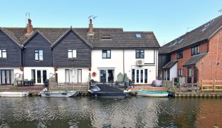 Hoveton - 3 Bedroom Town House