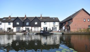 Hoveton - 3 Bedroom Town House