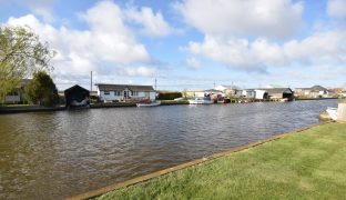 Repps with Bastwick - 2 Bedroom detached bungalow