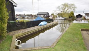 Repps with Bastwick - 2 Bedroom detached bungalow