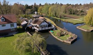 Wroxham - 5 Bedroom Detached house