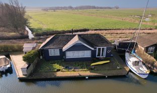 Repps with Bastwick - 2 Bedroom Detached Bungalow