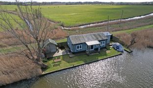 Repps with Bastwick - 2 Bedroom Detached Bungalow