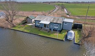 Repps with Bastwick - 2 Bedroom Detached Bungalow