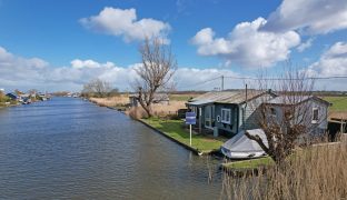 Repps with Bastwick - 2 Bedroom Detached Bungalow